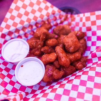 Boneless wings with ranch